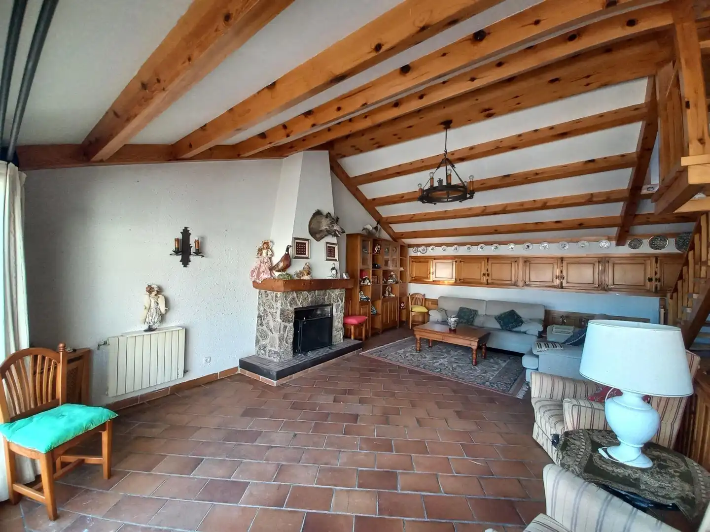 Sala d'estar de Casa o xalet en venda en Torrecaballeros amb Calefacció, Jardí privat i Traster