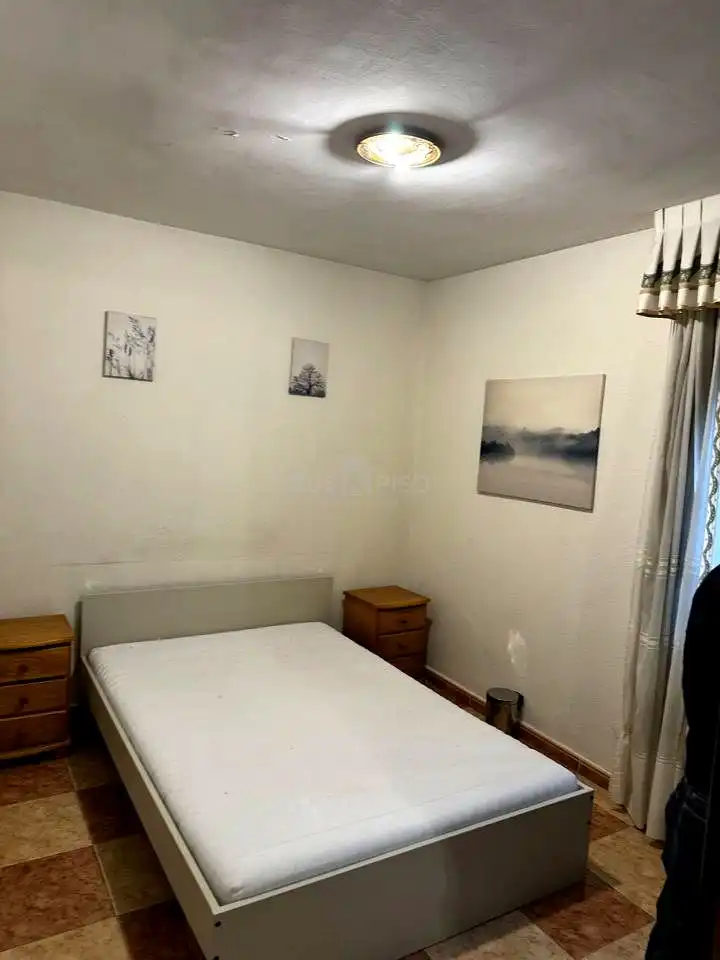Bedroom of Flat for share in Madrid  with Furnished
