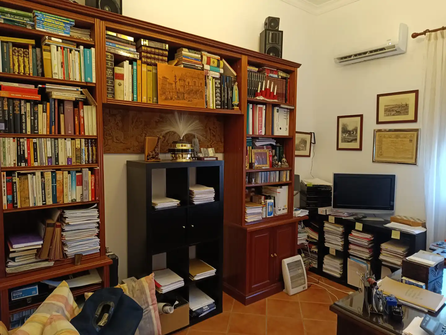 Sala d'estar de Casa o xalet en venda en Carmona amb Aire condicionat, Jardí privat i Terrassa