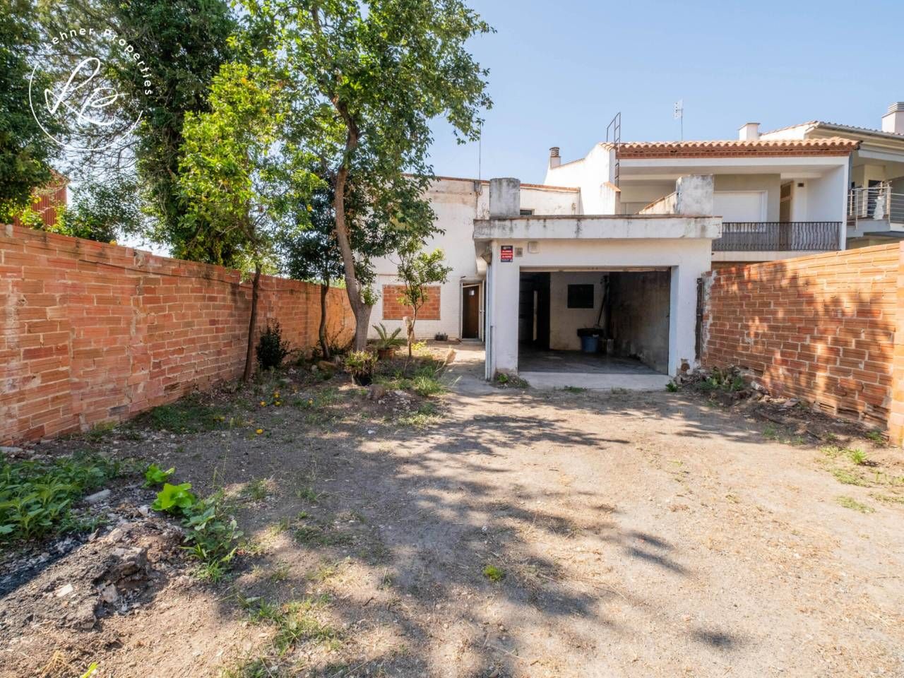Exterior view of House or chalet for sale in Figueres  with Air Conditioner, Private garden and Terrace