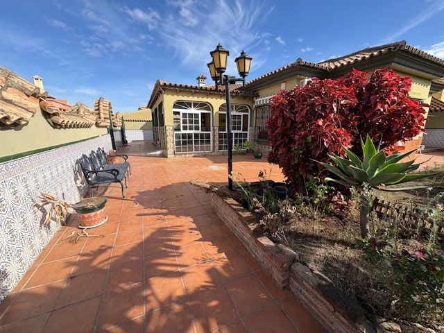 Terrace of House or chalet for sale in Algeciras  with Air Conditioner, Furnished and Oven