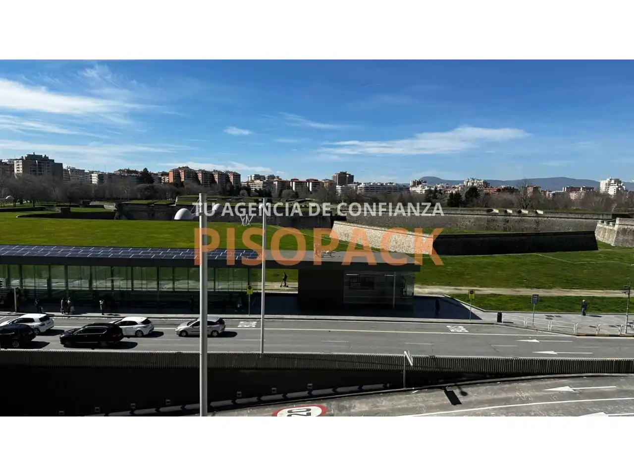 Vista exterior de Piso en venta en  Pamplona / Iruña con Calefacción, Terraza y Balcón
