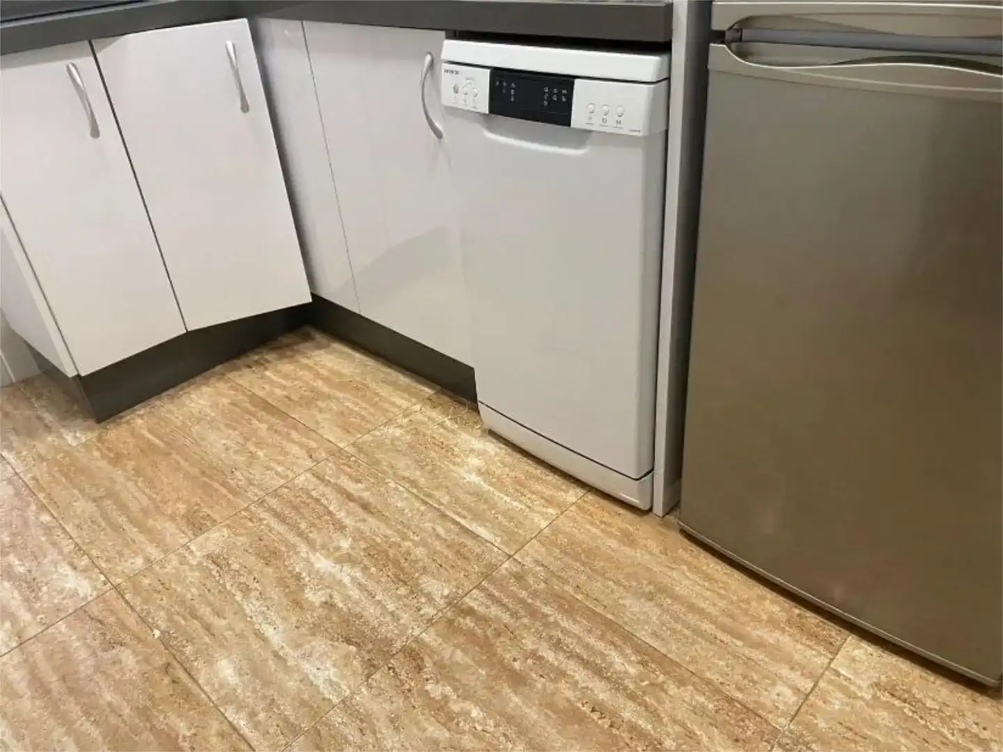Kitchen of Ground floor for share in Poniente-Sur