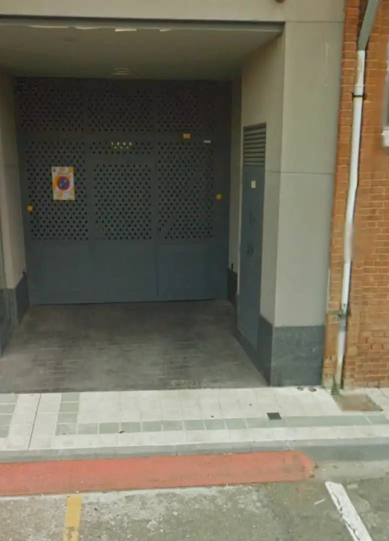 Parking de Piso en venta en Palencia con Calefacción y Trastero