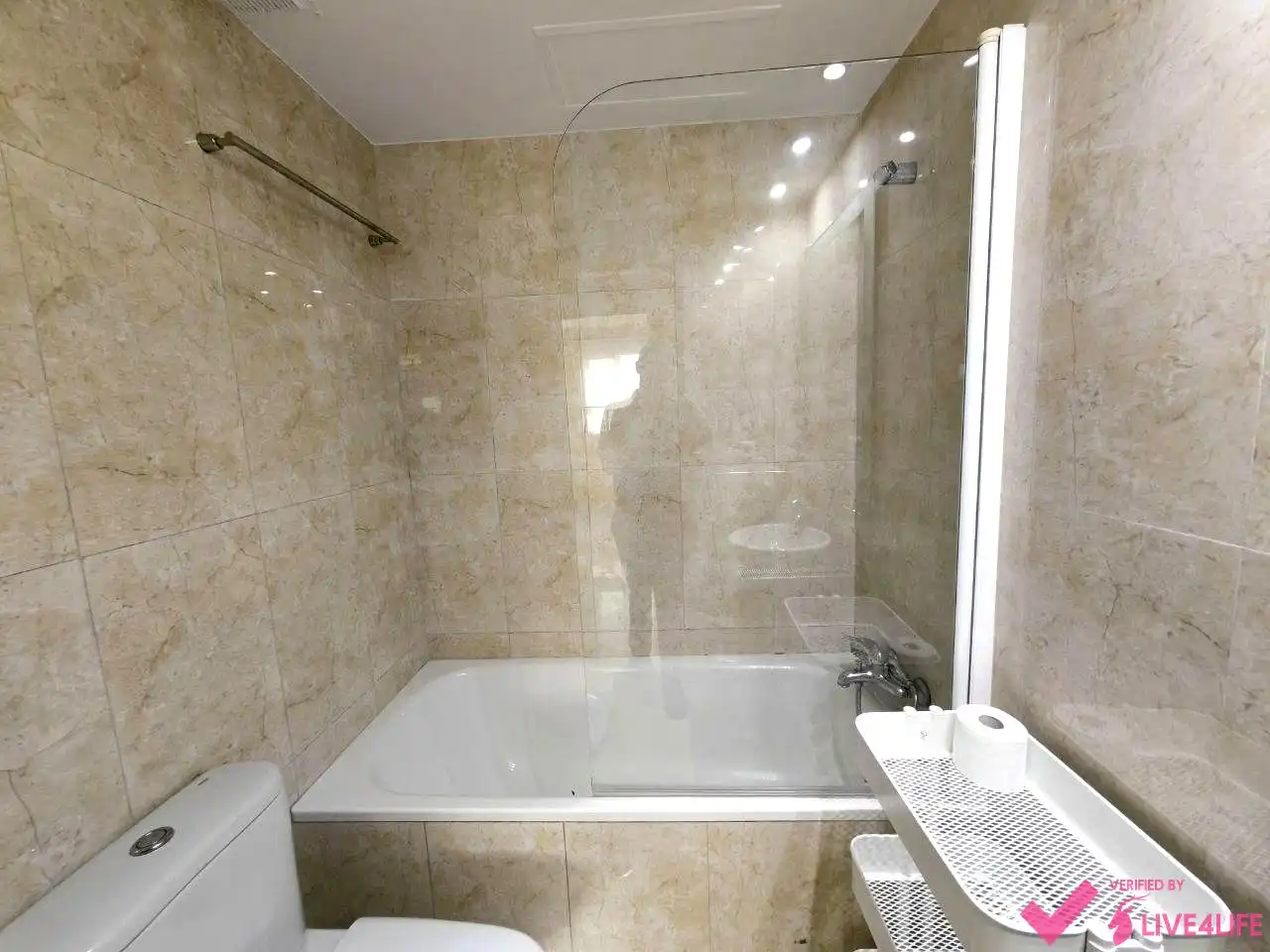 Badezimmer von Maisonette zur Miete in Sevilla mit Klimaanlage, Terrasse und Möbliert