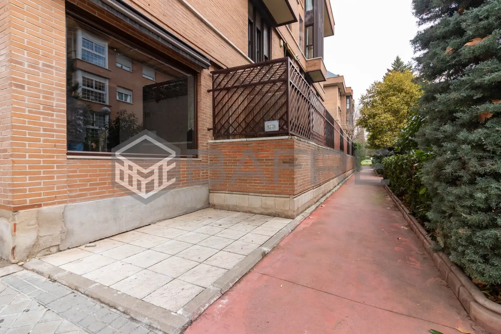 Vista exterior de Local en venda en Madrid