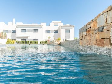 Baixos amb piscina en venda a Calle Pego