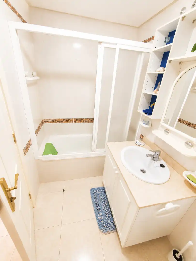 Baño de Piso en venta en Puerto de la Cruz con Terraza, Amueblado y Horno