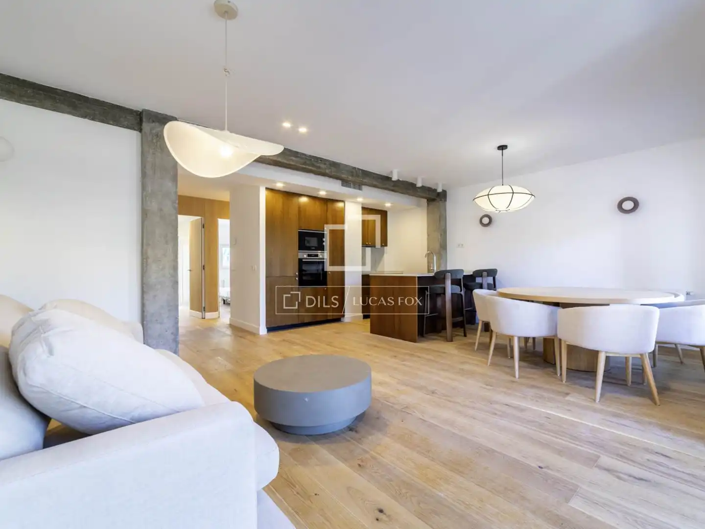 Living room of Flat for sale in  Madrid Capital  with Air Conditioner and Balcony