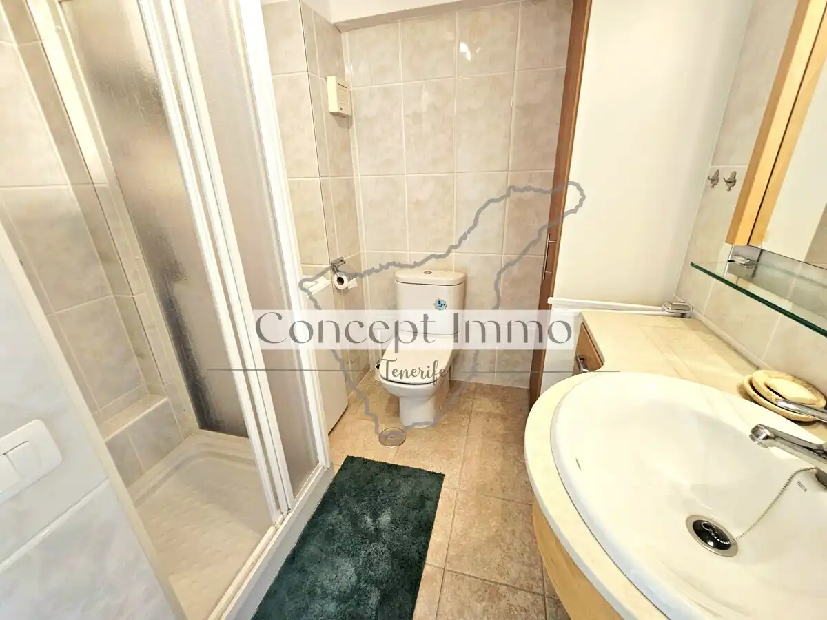 Baño de Ático en venta en Arona con Terraza, Trastero y Balcón