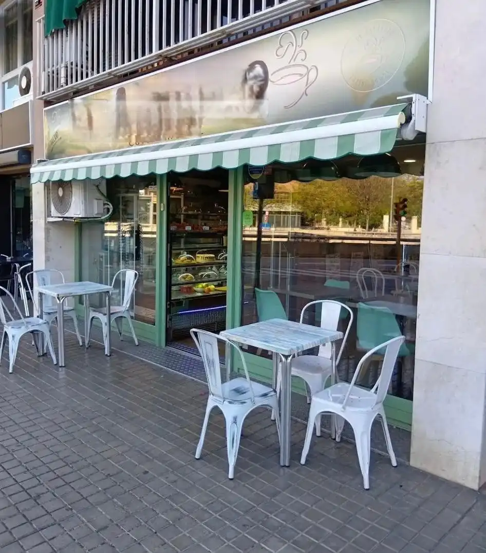 Terraza de Local en traspaso en L'Hospitalet de Llobregat con Aire acondicionado, Calefacción y Terraza