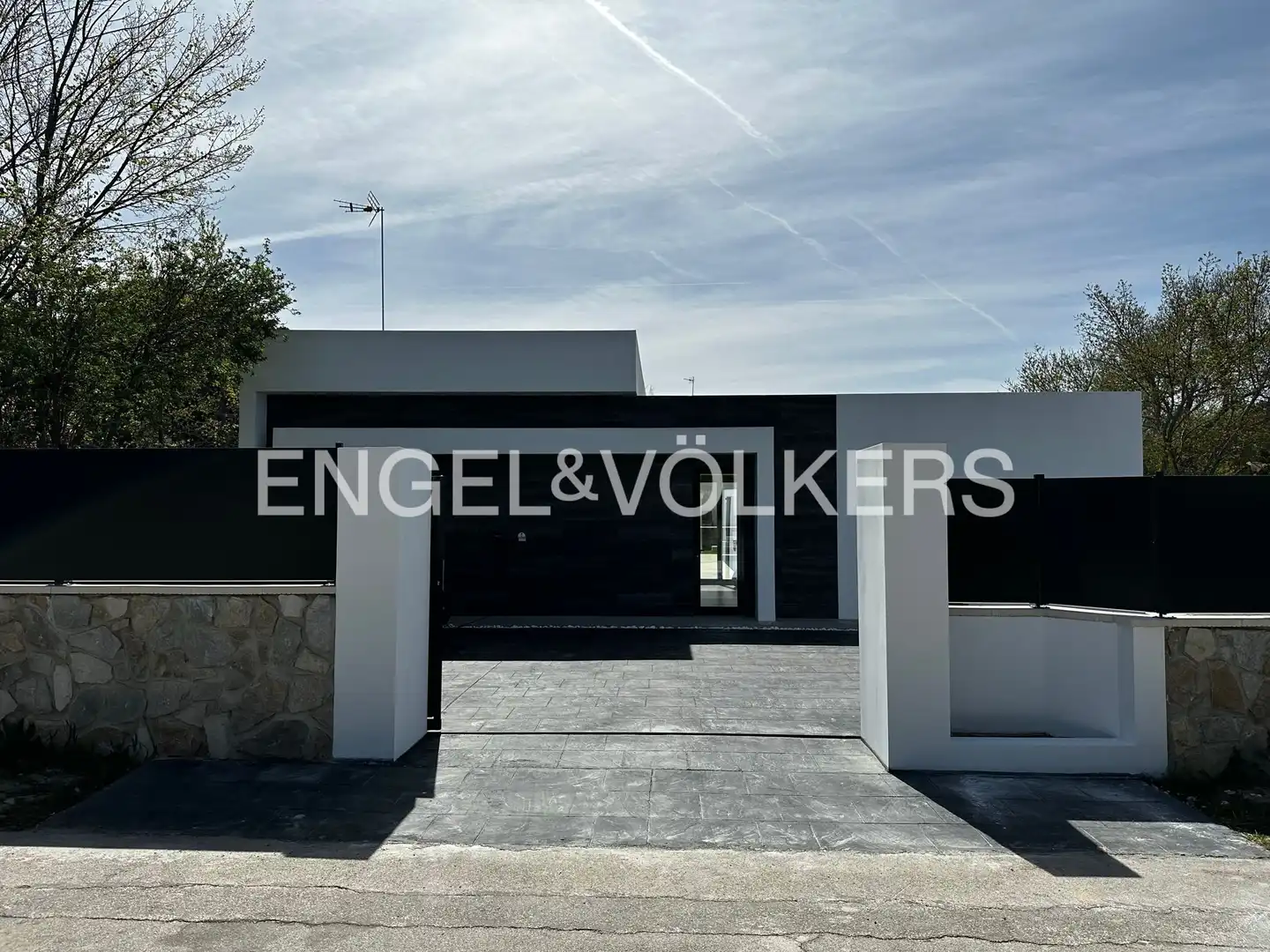 Vista exterior de Casa o xalet de lloguer en Valdemorillo amb Aire condicionat, Calefacció i Jardí privat