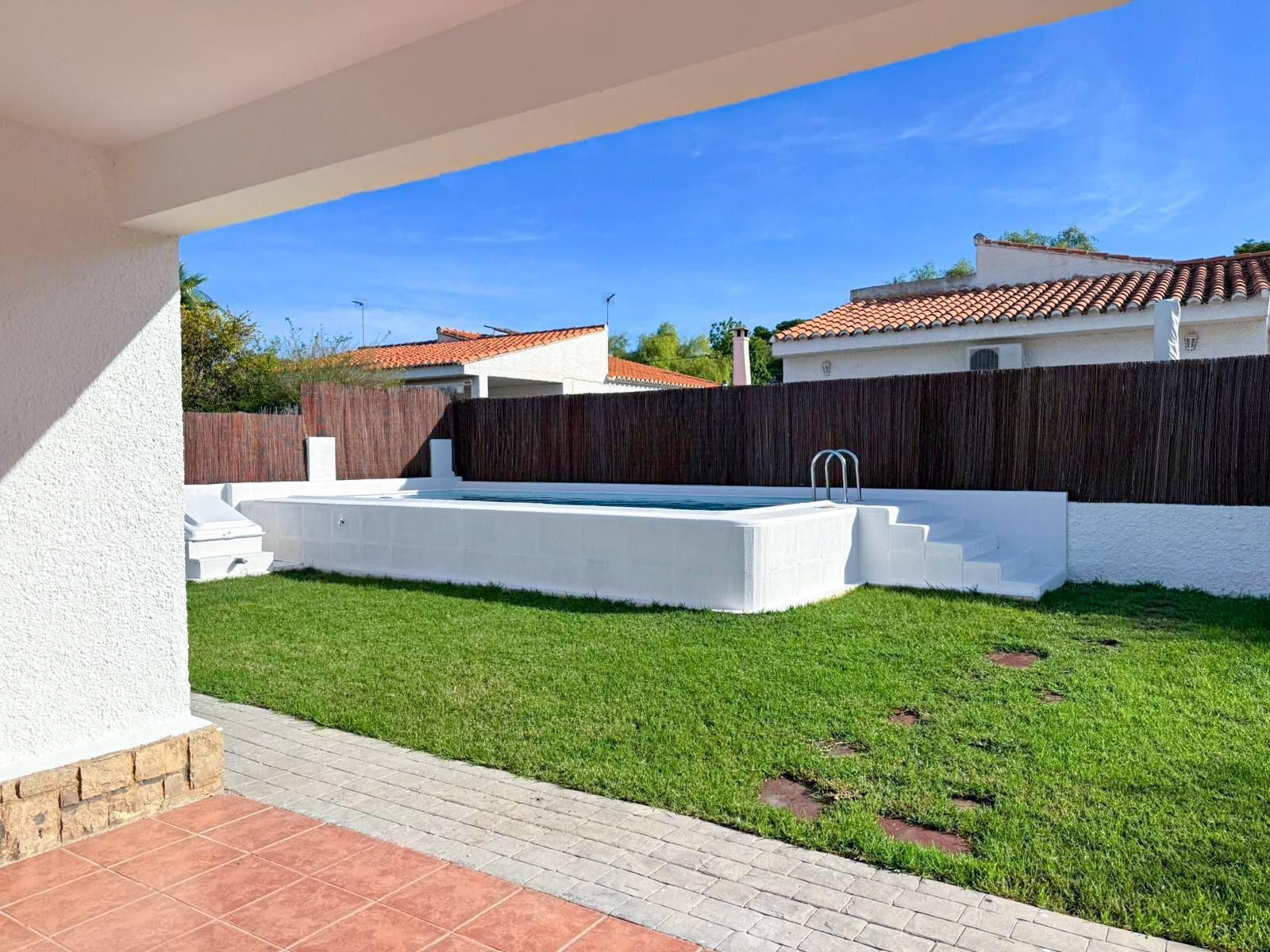 Swimming pool of House or chalet to rent in Rocafort  with Heating, Private garden and Parquet flooring