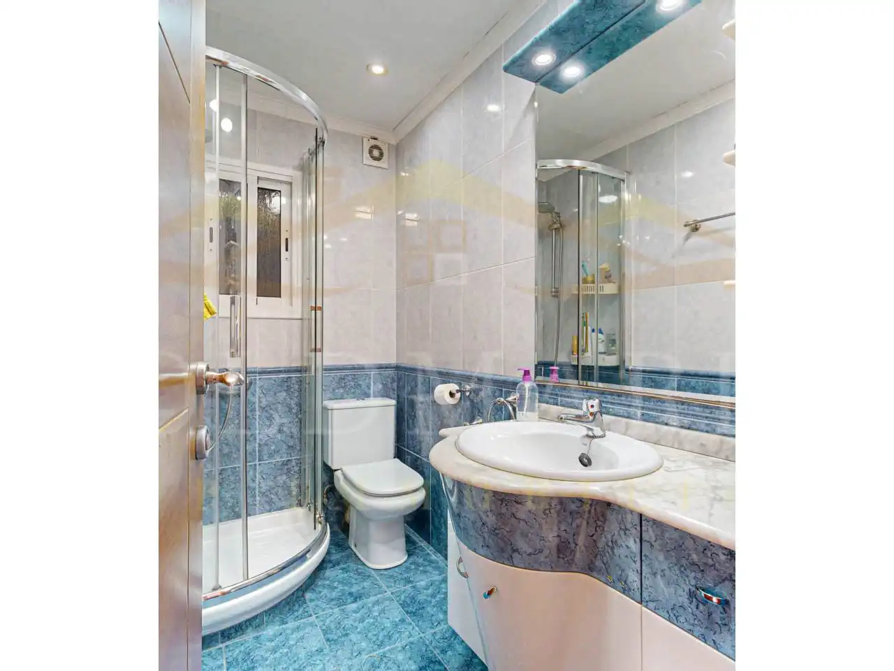 Bathroom of Flat for sale in Pallejà  with Air Conditioner and Heating