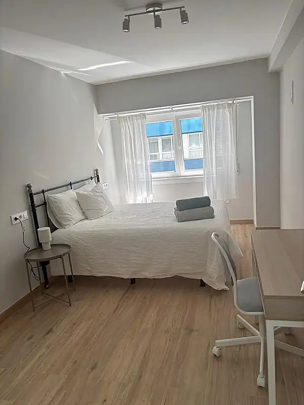 Habitación de Piso en venta en A Coruña Capital  con Calefacción, Terraza y Amueblado
