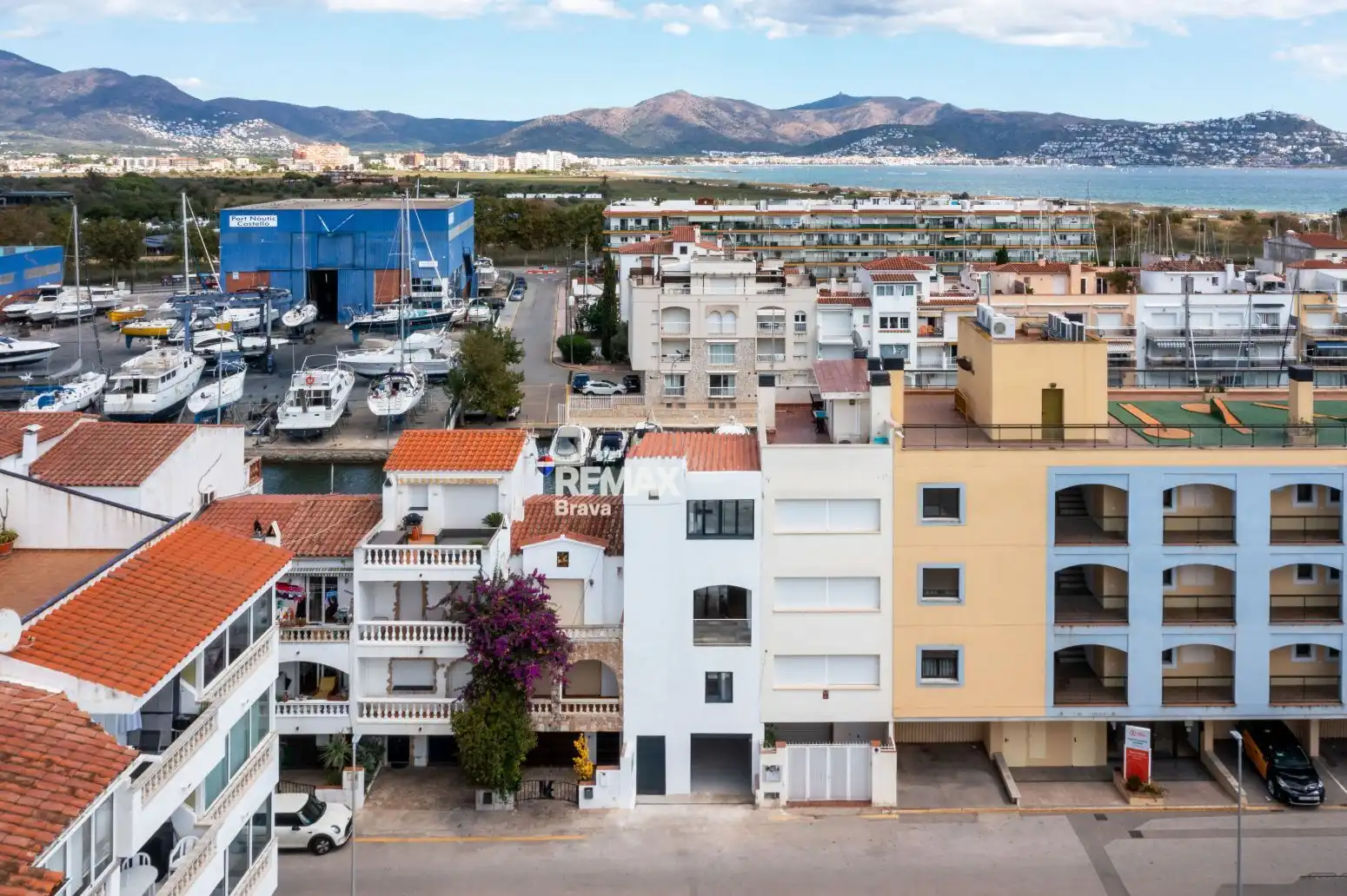 Vista exterior de Casa o xalet en venda en Empuriabrava amb Aire condicionat, Calefacció i Terrassa