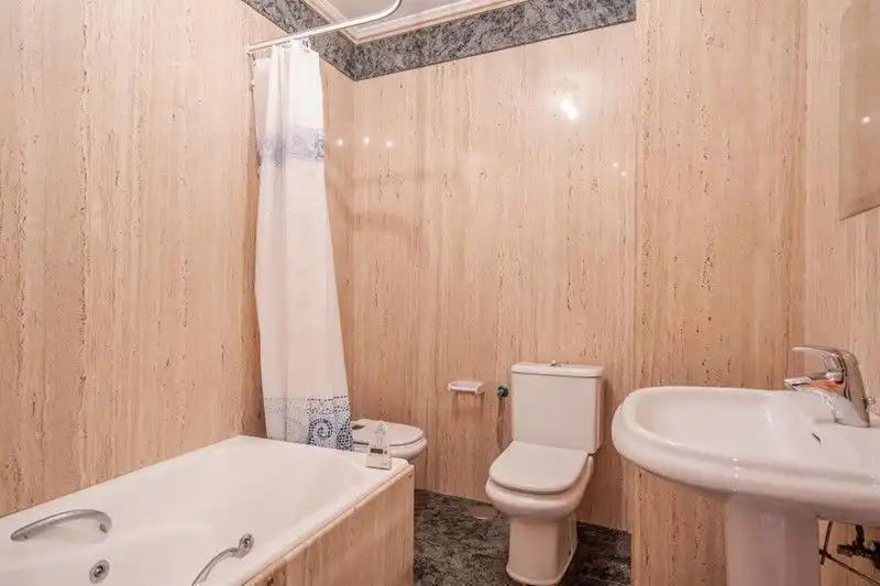 Baño de Piso en venta en Atarfe con Terraza y Amueblado