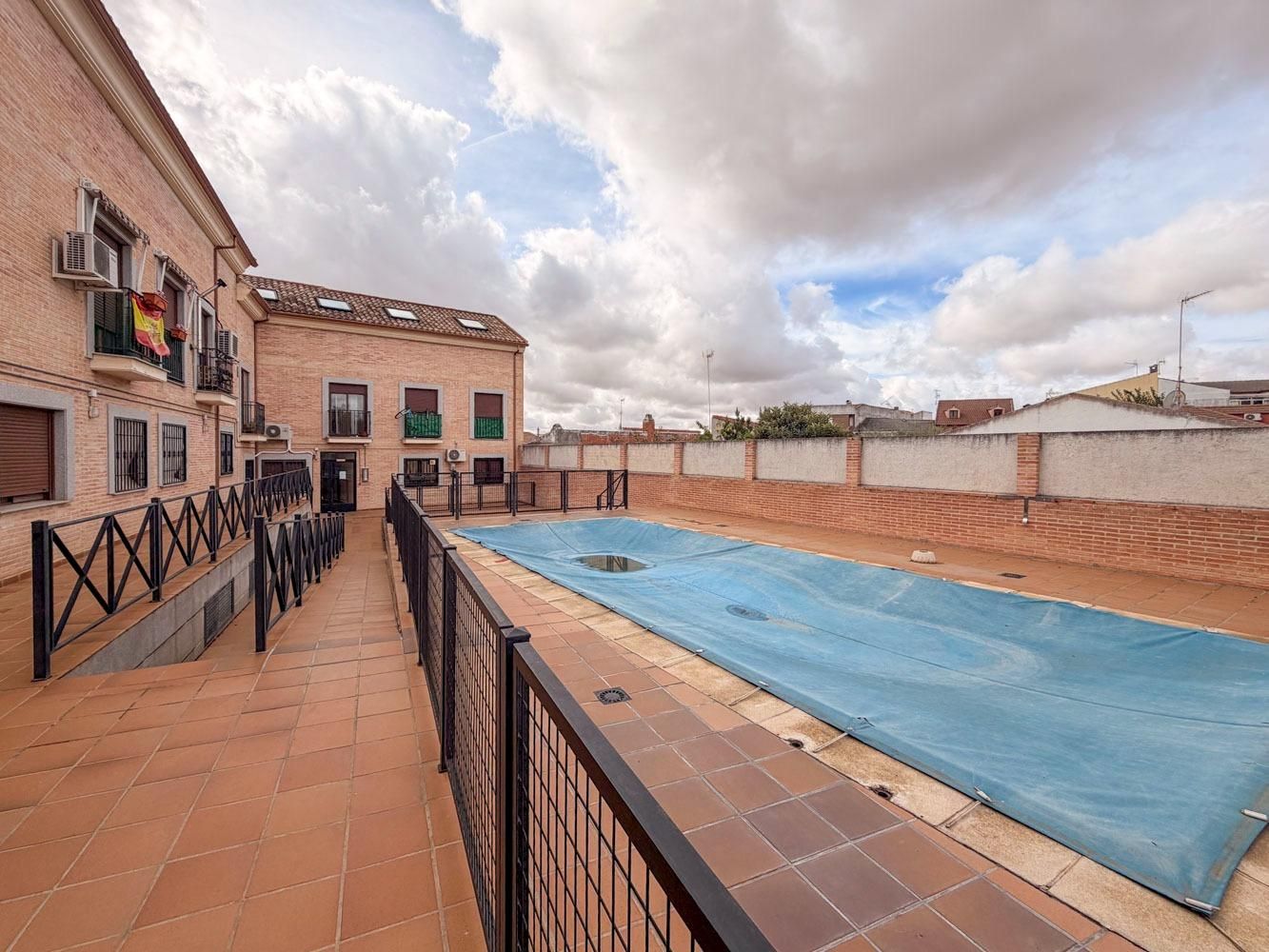 Piscina de Dúplex en venda en El Viso de San Juan amb Calefacció, Balcó i Piscina comunitària