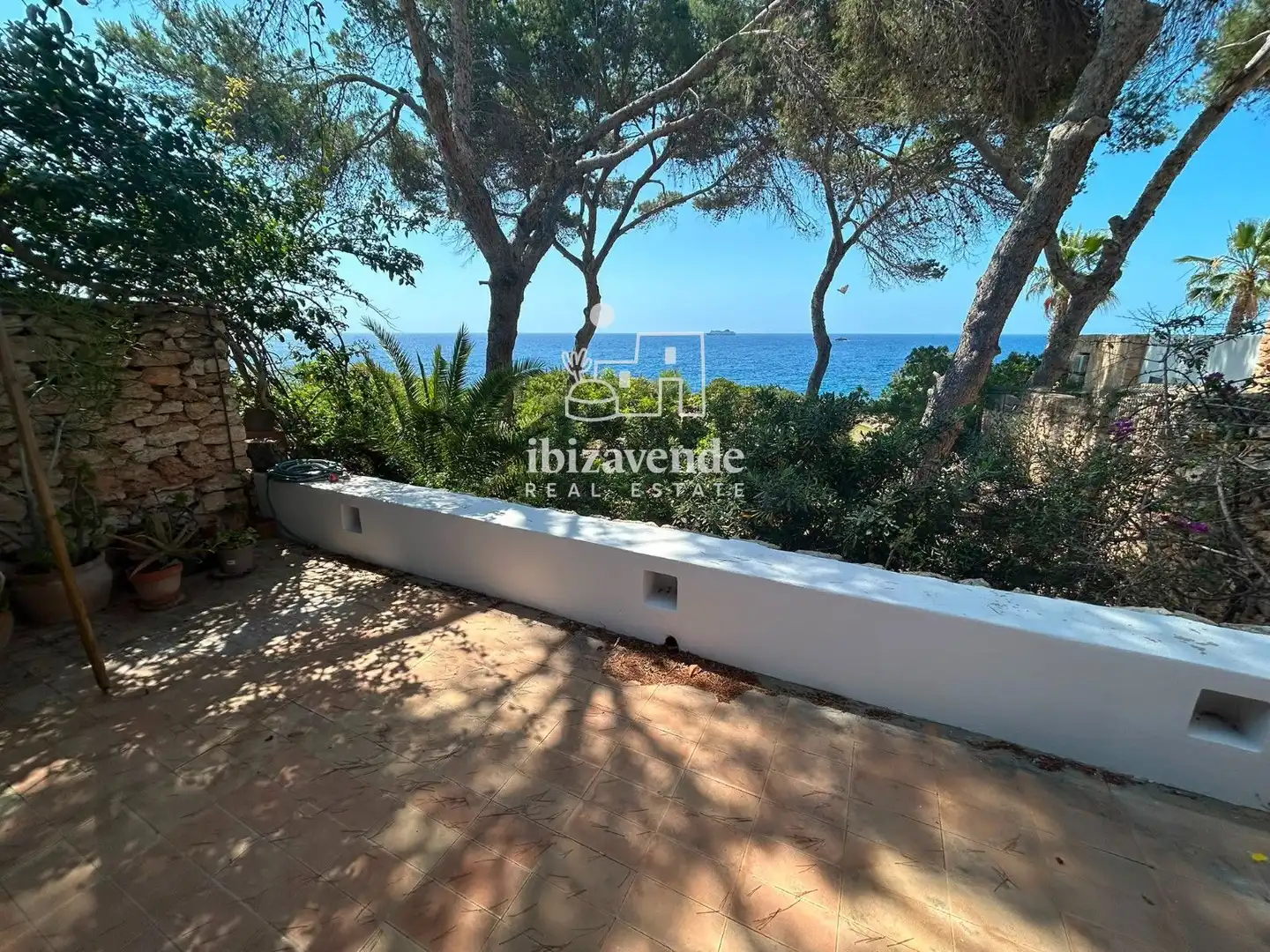 Garten von Einfamilien-Reihenhaus zur Miete in Santa Eulària des Riu mit Klimaanlage, Heizung und Terrasse