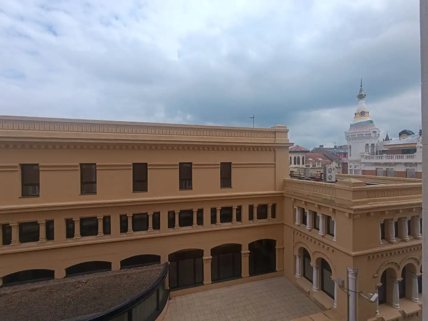 Vista exterior de Piso en venta en Oviedo  con Calefacción