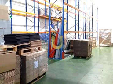 Nau industrial de lloguer a Reyes Católicos