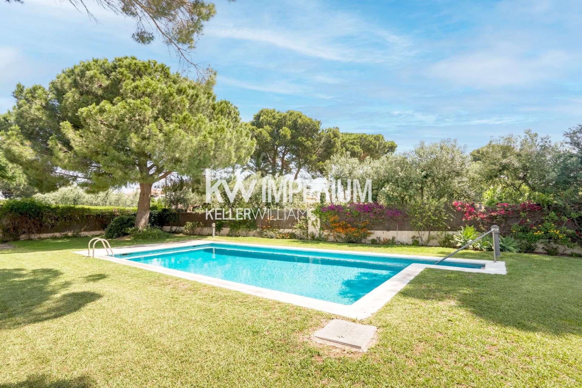 Jardí de Casa o xalet en venda en Cambrils amb Aire condicionat, Calefacció i Jardí privat