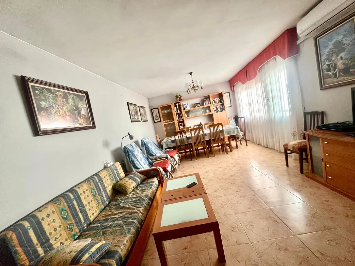 Sala de estar de Casa adosada en venta en Fernán Caballero con Jardín privado y Amueblado