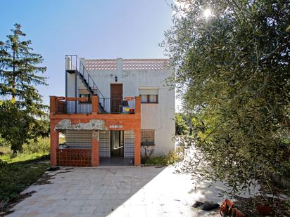 Vista exterior de Casa o xalet en venda en Torrelles de Foix amb Terrassa, Piscina i Balcó