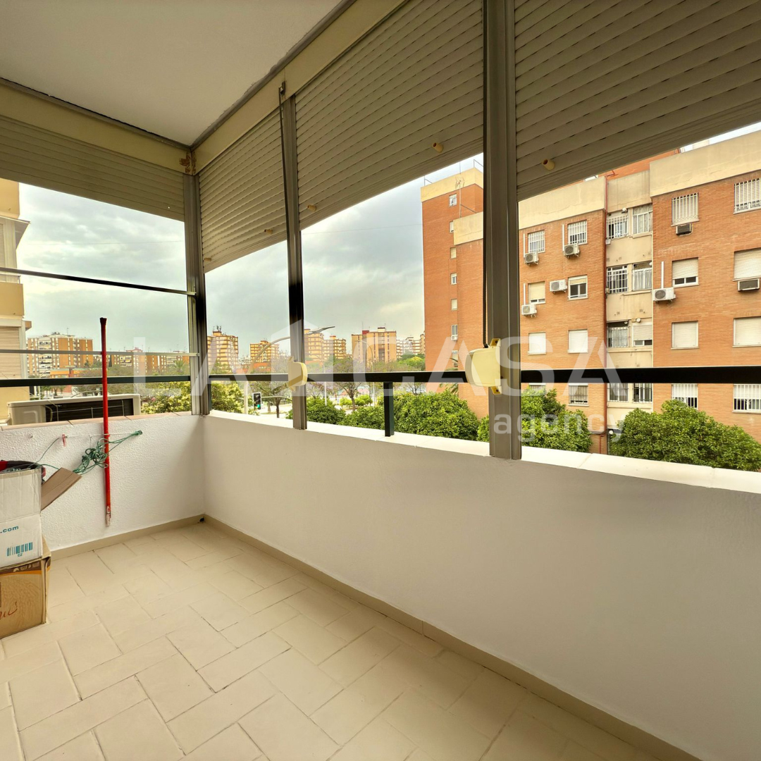 Exterior view of Flat for sale in  Sevilla Capital