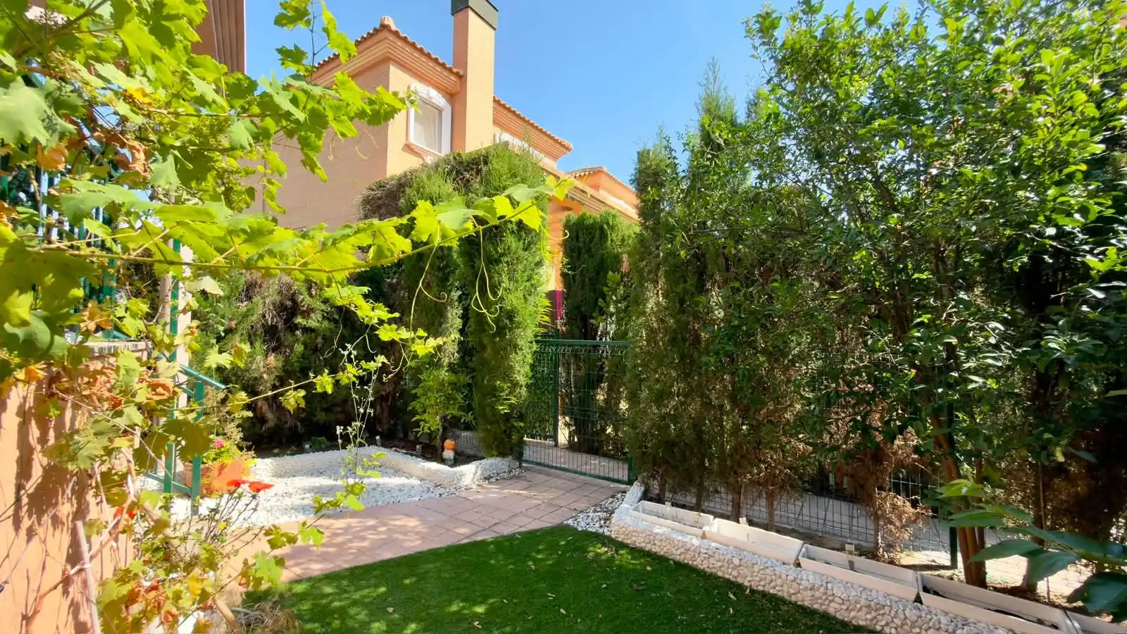 Garden of Detached homes for sale in Sant Joan d'Alacant  with Air Conditioner, Terrace and Alarm