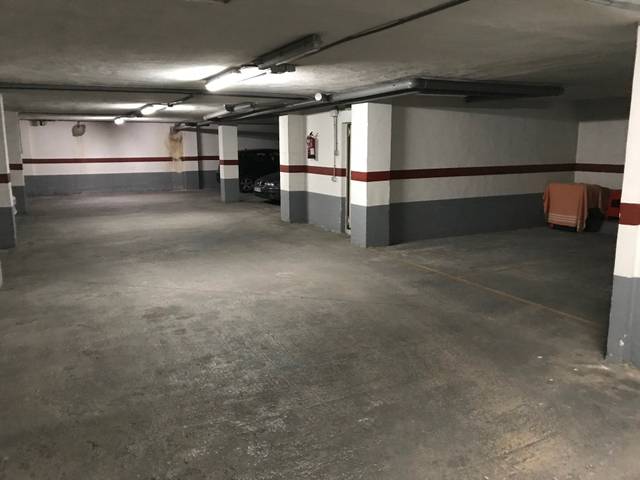 Garaje en Alquiler en Carrer Escriptor Jaume Roig, 3 en Zona Metro