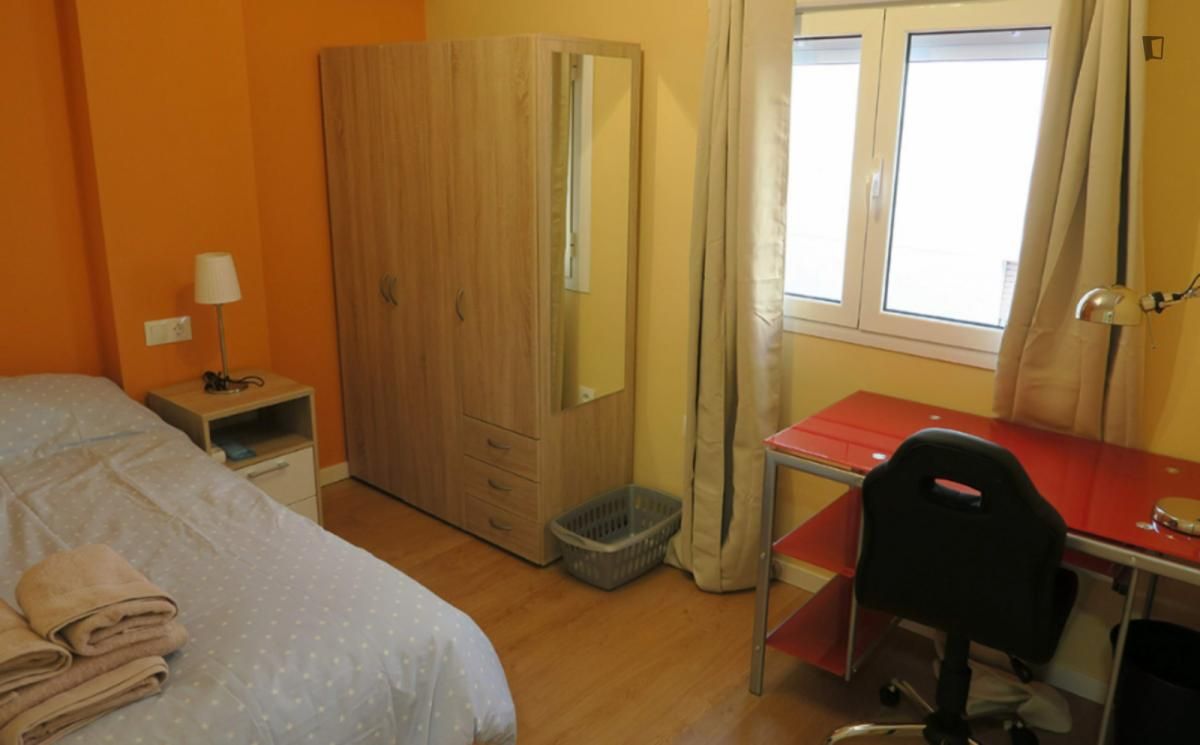 Bedroom of Apartment to share in  Sevilla Capital  with Air Conditioner, Furnished and Oven