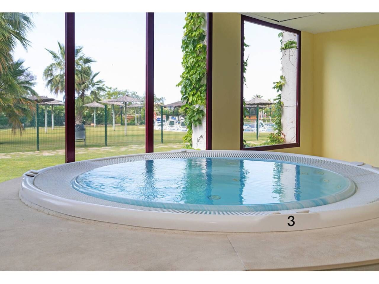 Swimming pool of Duplex for sale in Benahavís  with Air Conditioner, Heating and Terrace