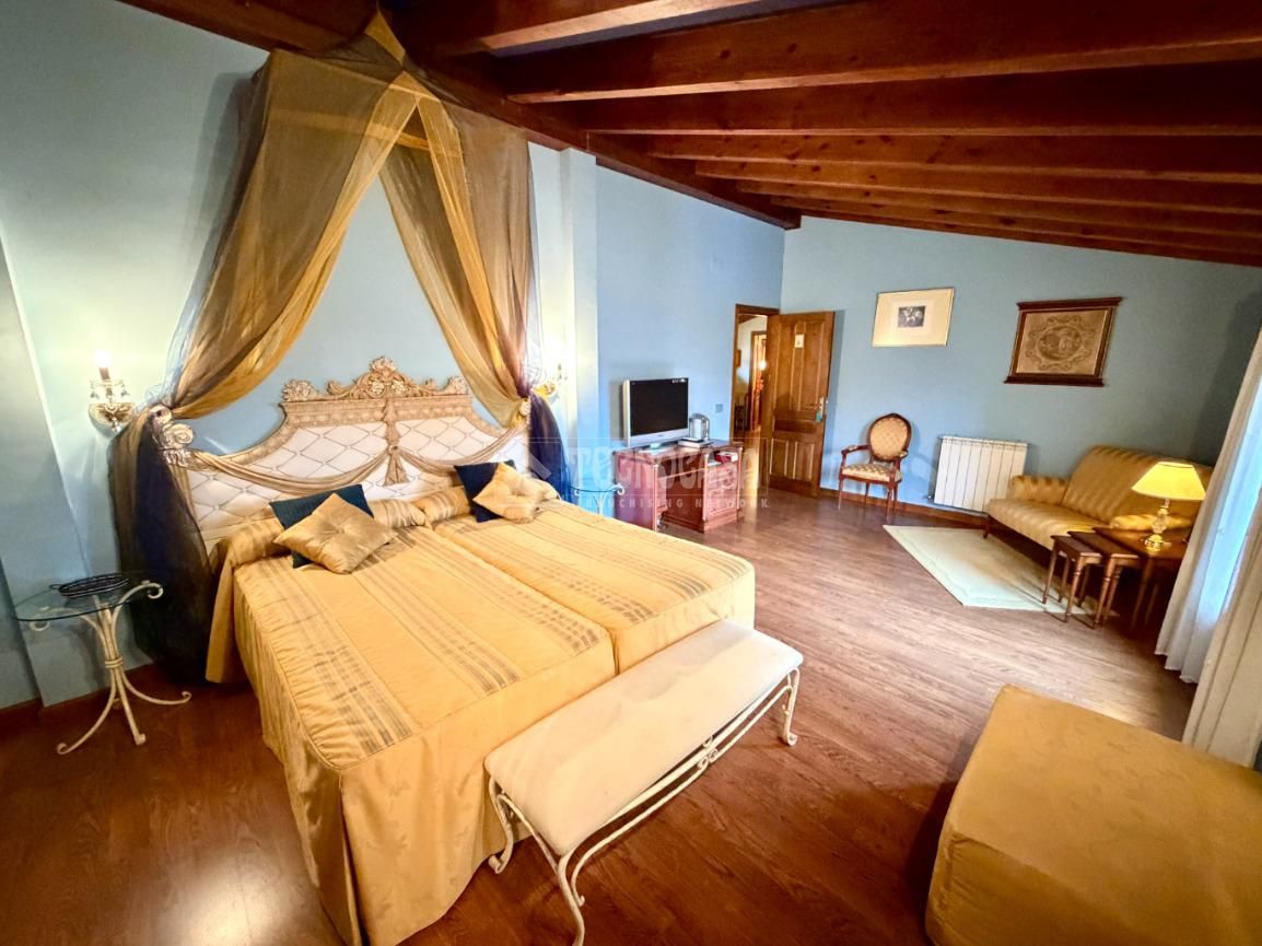 Dormitori de Casa o xalet en venda en Sigüenza amb Calefacció, Jardí privat i Terrassa