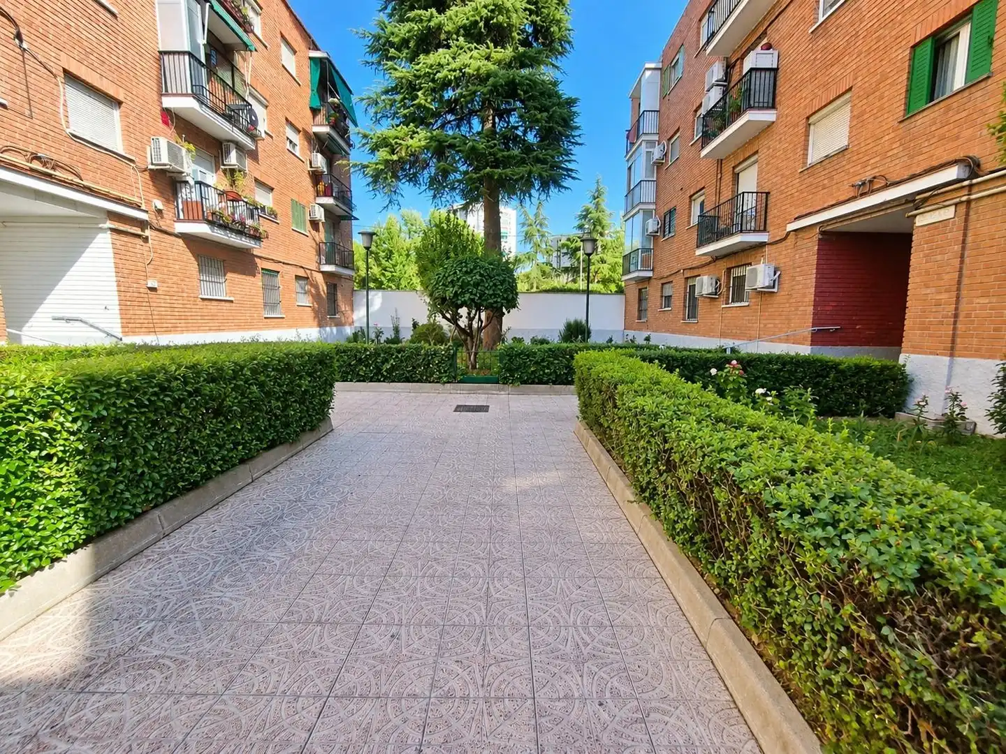 Vista exterior de Pis en venda en Madrid