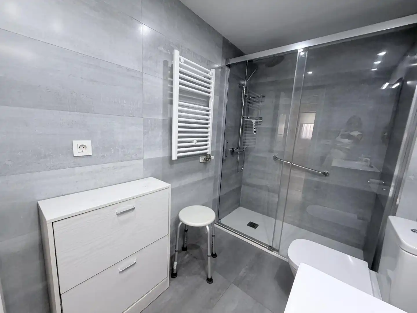 Badezimmer von Wohnung zur Miete in Zaragoza mit Klimaanlage, Heizung und Terrasse