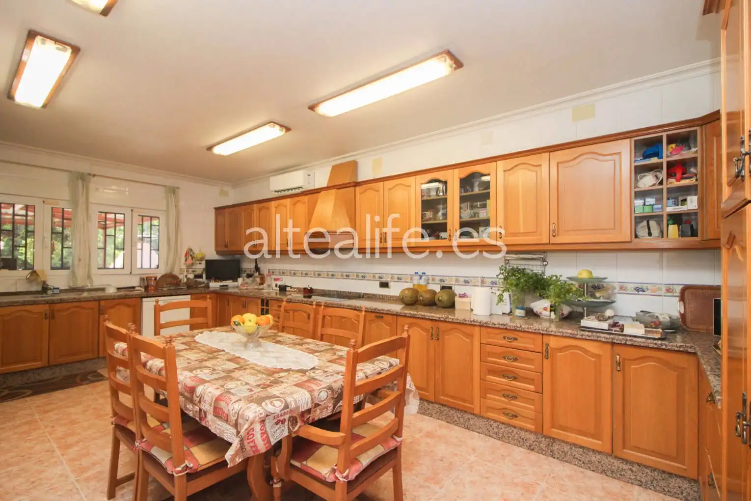 Cocina de Casa o chalet en venta en L'Alfàs del Pi con Aire acondicionado, Calefacción y Jardín privado