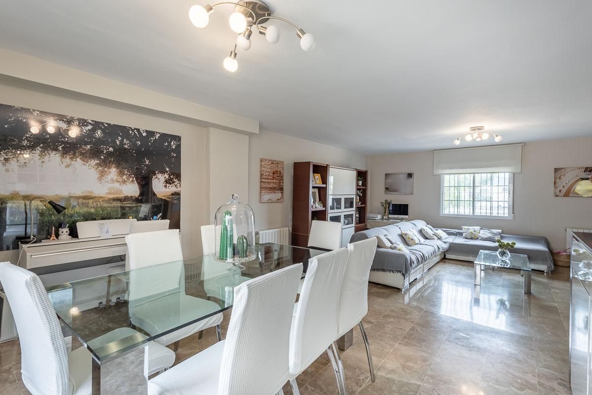 Dining room of Single-family semi-detached for sale in Churriana de la Vega  with Air Conditioner, Heating and Private garden
