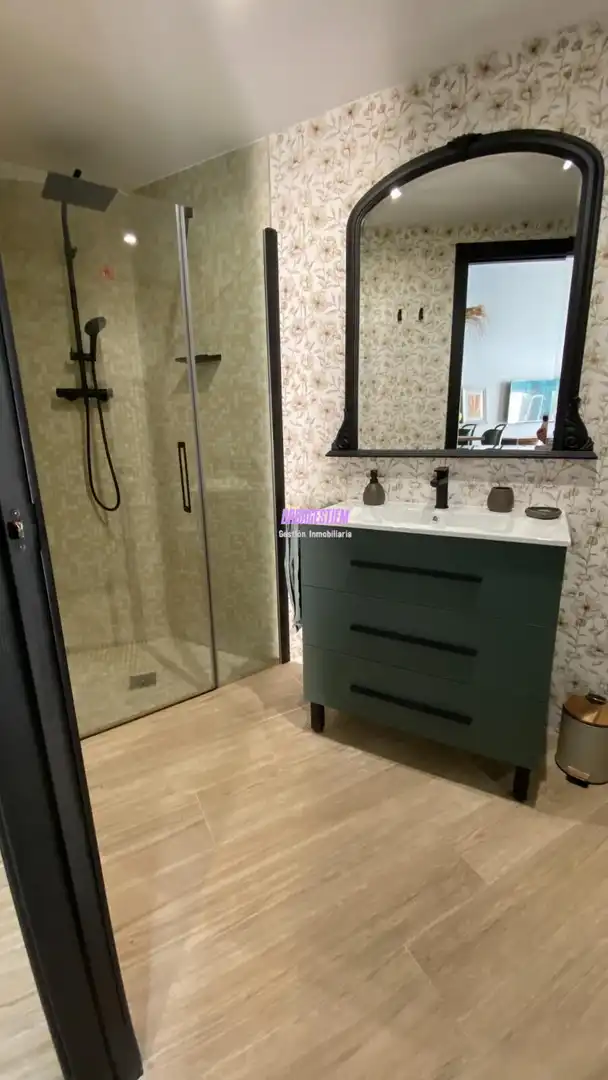 Baño de Estudio de alquiler en Badalona con Amueblado