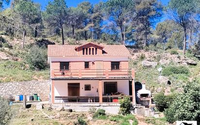 Vista exterior de Casa o xalet en venda en Castellfollit del Boix amb Jardí privat, Terrassa i Piscina