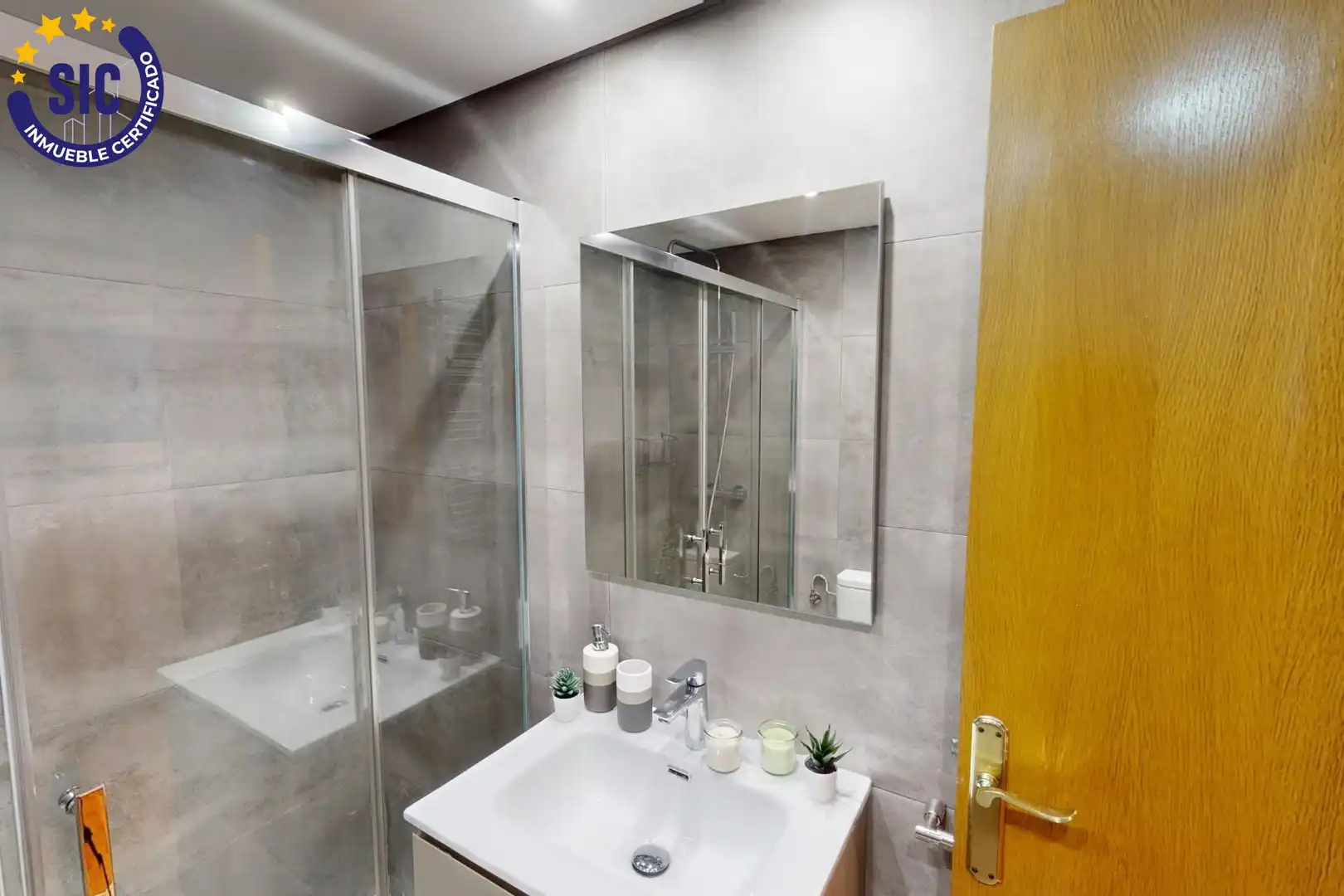 Baño de Piso en venta en Castellón de la Plana / Castelló de la Plana con Aire acondicionado, Calefacción y Parquet