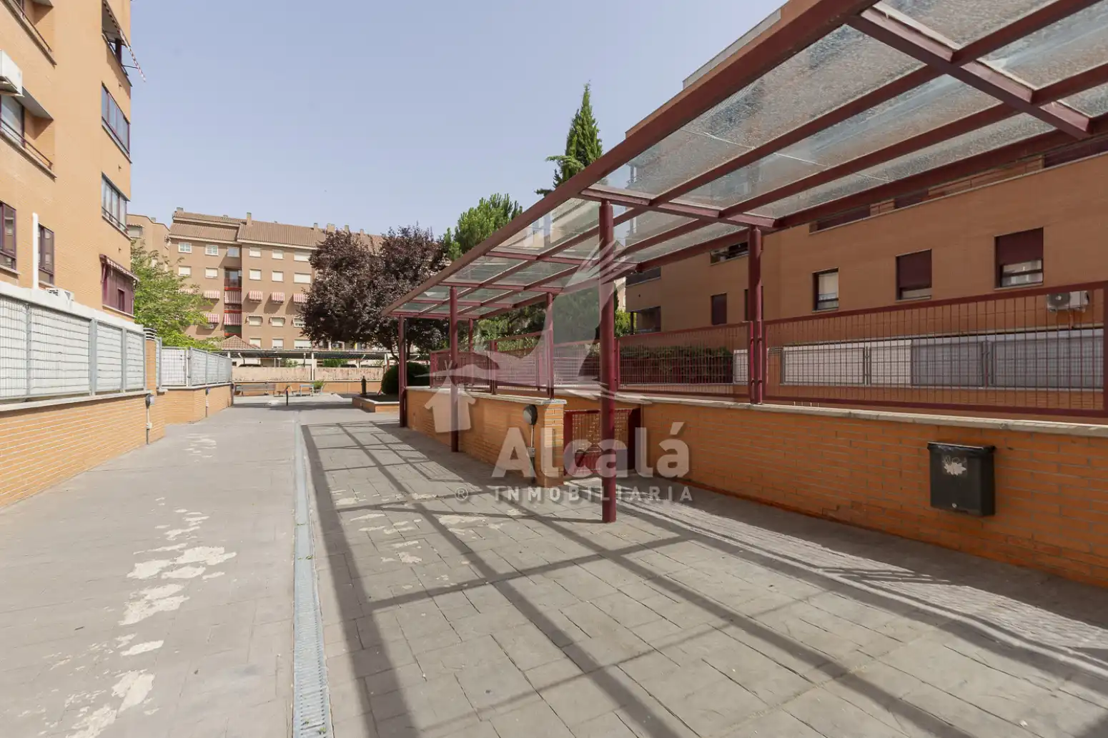 Aparcament de Pis en venda en Alcalá de Henares amb Calefacció, Traster i Piscina