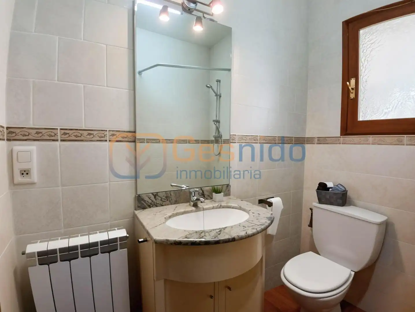 Baño de Casa o chalet en venta en Sotosalbos con Calefacción, Parquet y Terraza