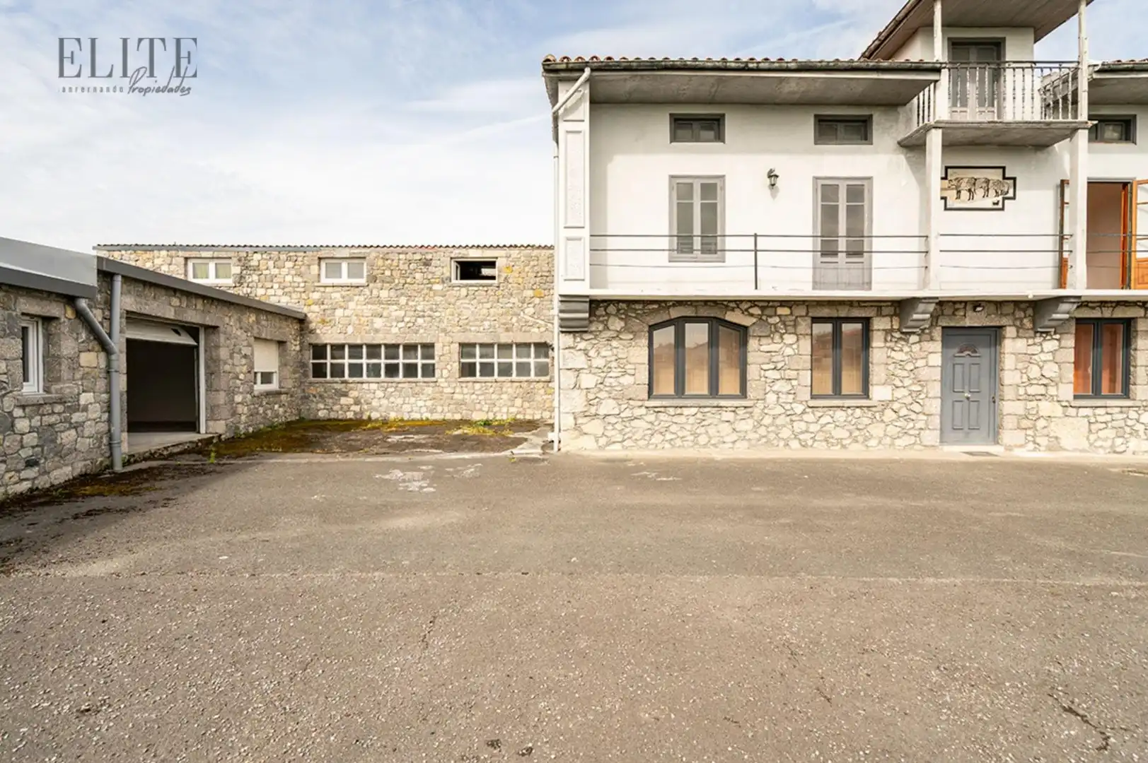Vista exterior de Casa o chalet en venta en Santa Cruz de Bezana con Terraza y Trastero