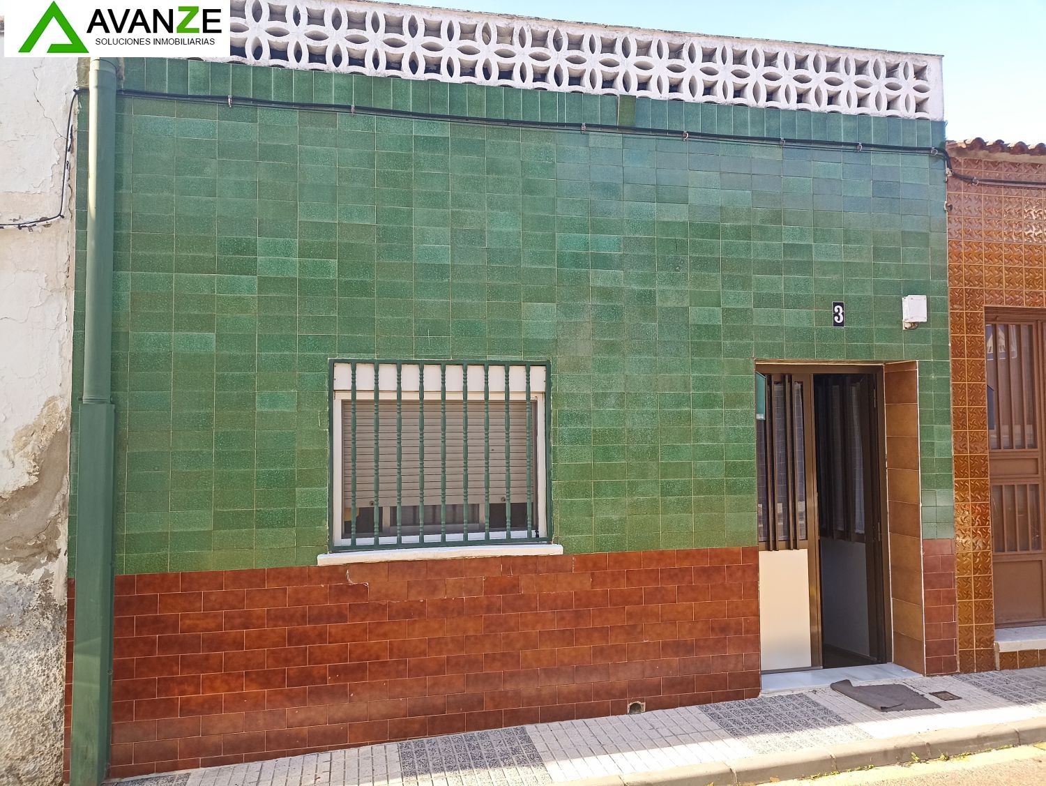 Exterior view of House or chalet for sale in Mérida  with Terrace and Storage room