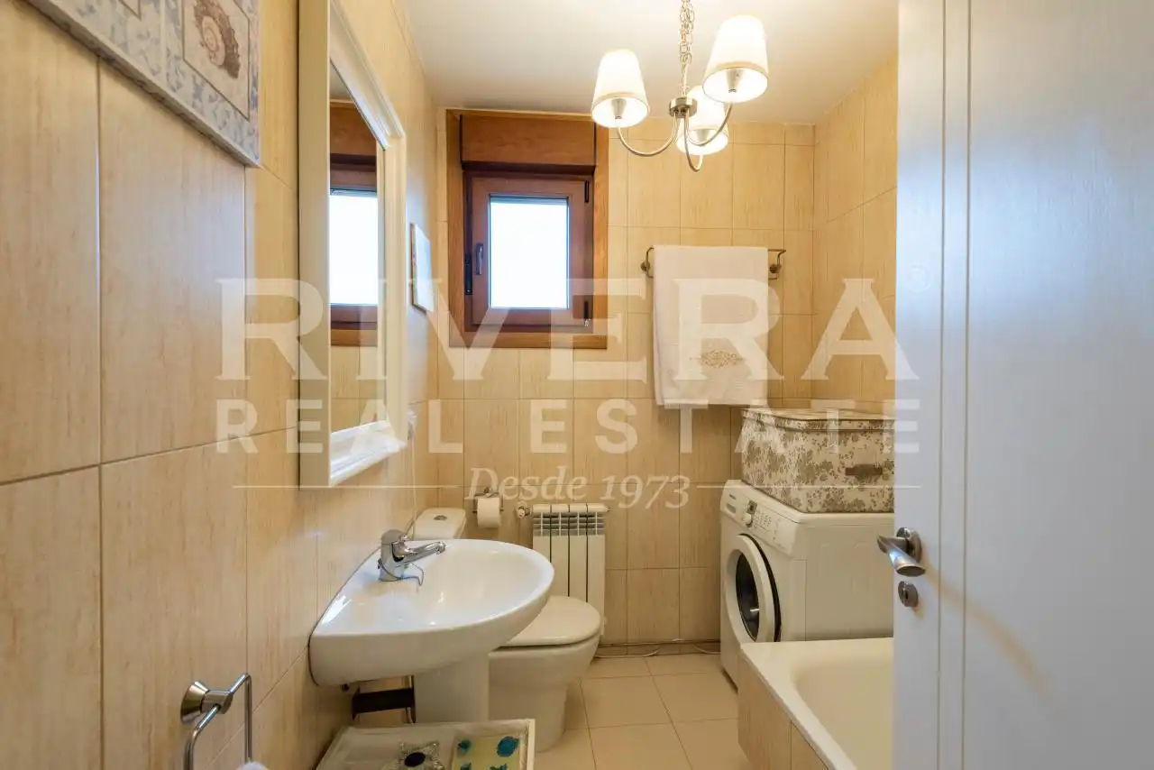 Baño de Casa o chalet en venta en Sanxenxo con Calefacción, Jardín privado y Parquet