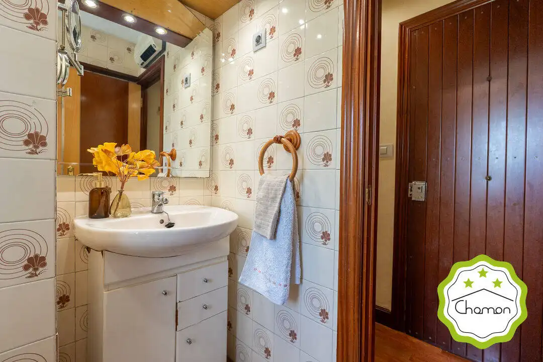 Baño de Piso en venta en Bilbao  con Calefacción, Jardín privado y Amueblado