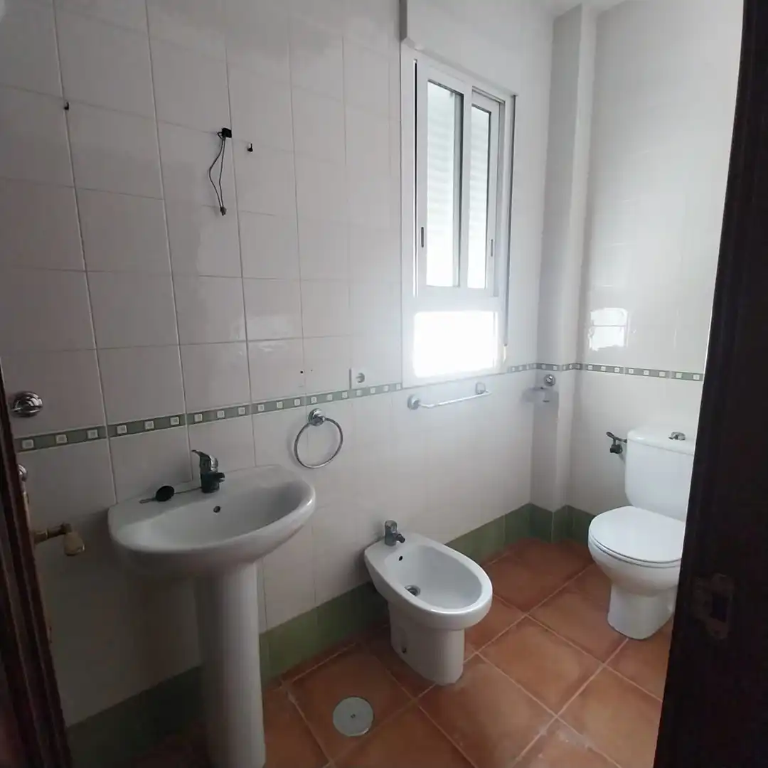 Badezimmer von Wohnung zum Verkauf in Moguer