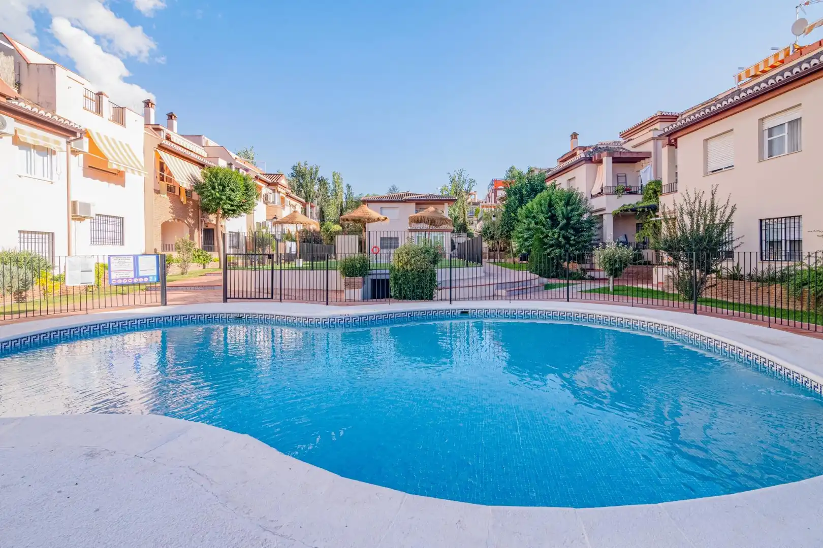 Piscina de Àtic en venda en La Zubia amb Aire condicionat, Terrassa i Traster