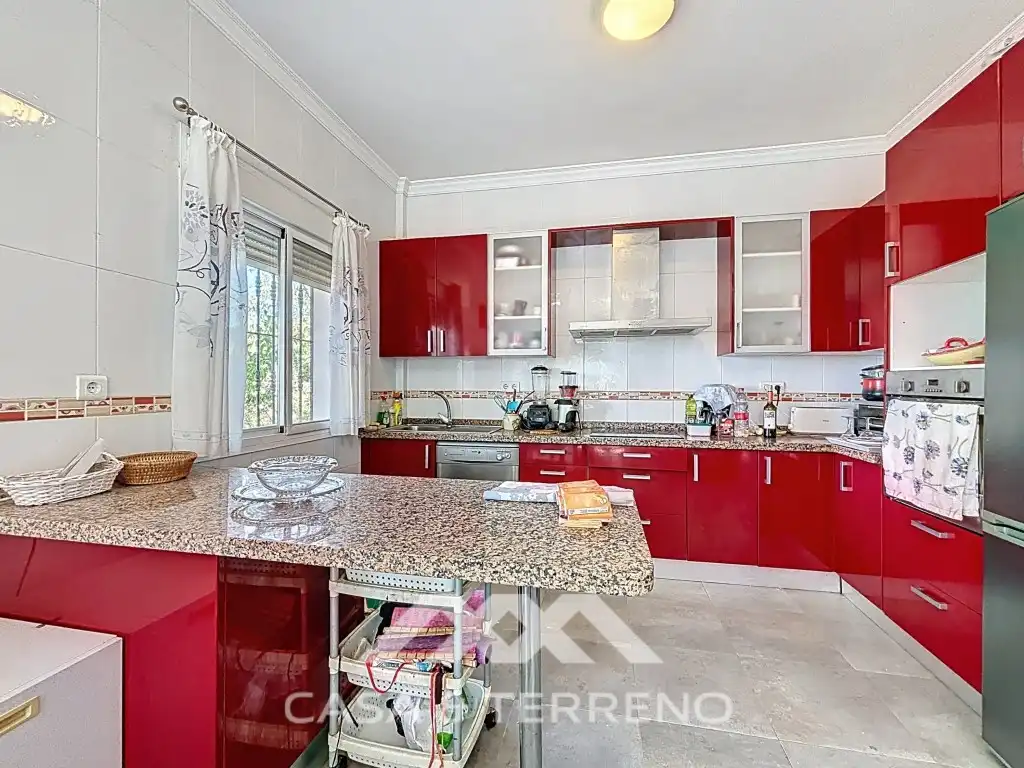 Cuina de Casa o xalet en venda en Vélez-Málaga amb Aire condicionat, Jardí privat i Terrassa
